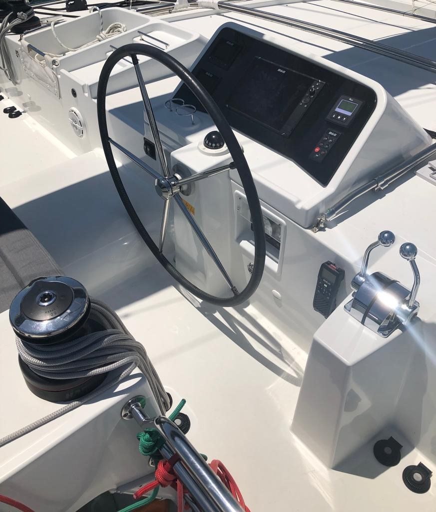 2019-Lagoon-450-F-Catamaran- helm