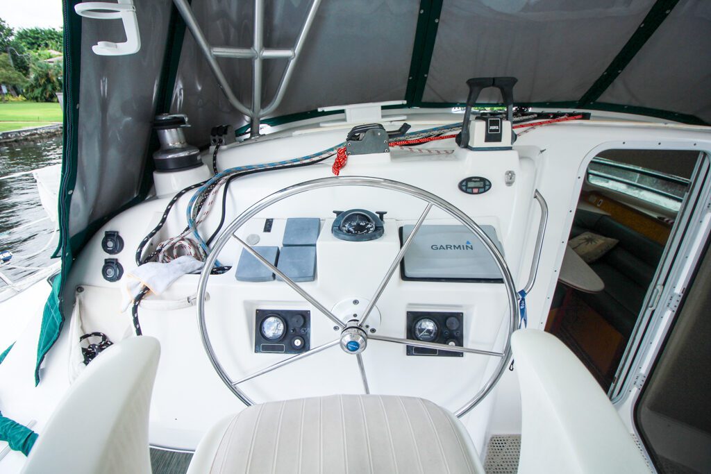 Manta 42 MKII Catamaran for sale helm