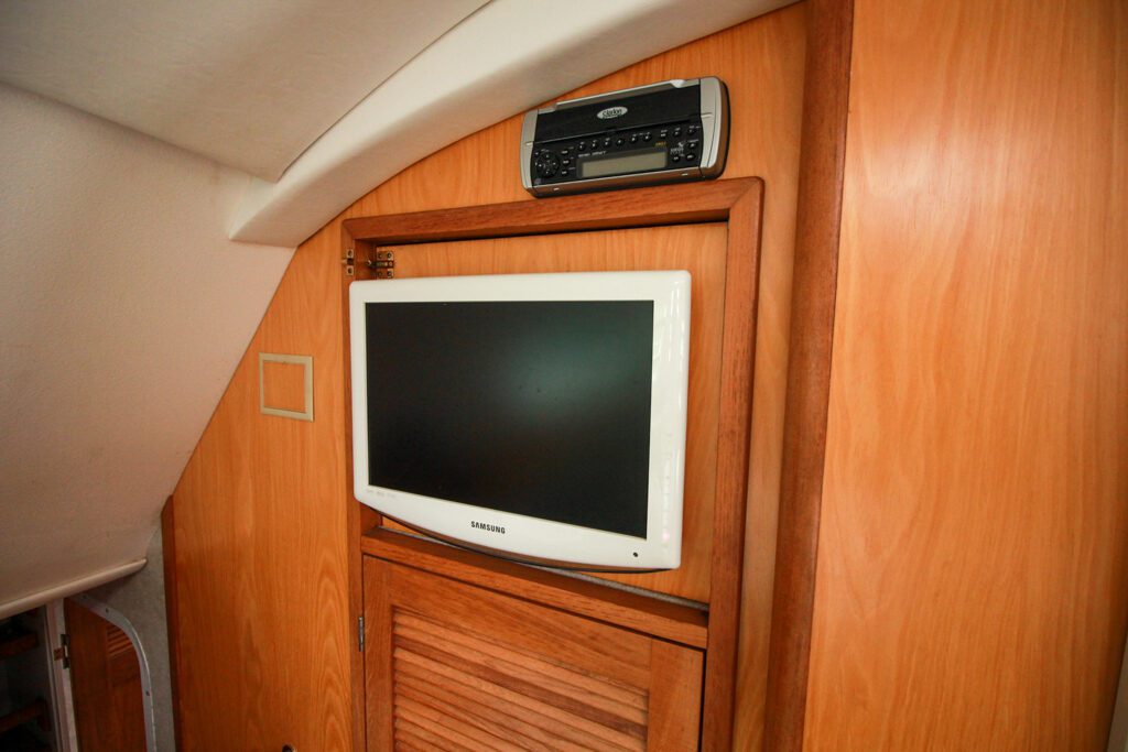 Manta 42 MKII Catamaran for sale tv