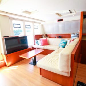 2013 Leopard 58 Catamaran AQUA BOB-salon seating