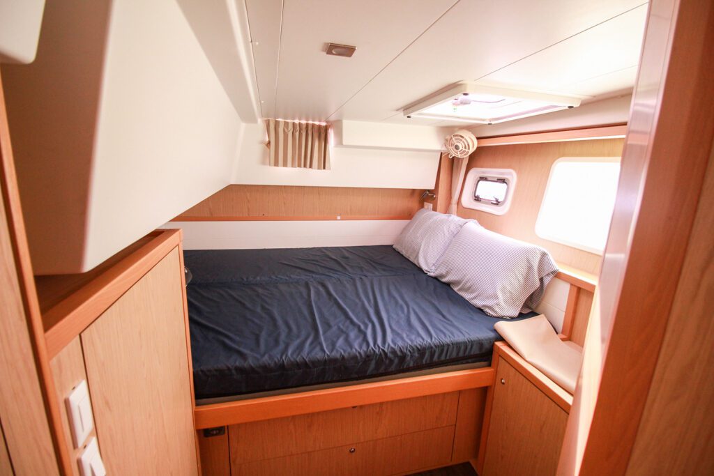 2014 Lagoon 39 Catamaran MARDI GRAS-cabin