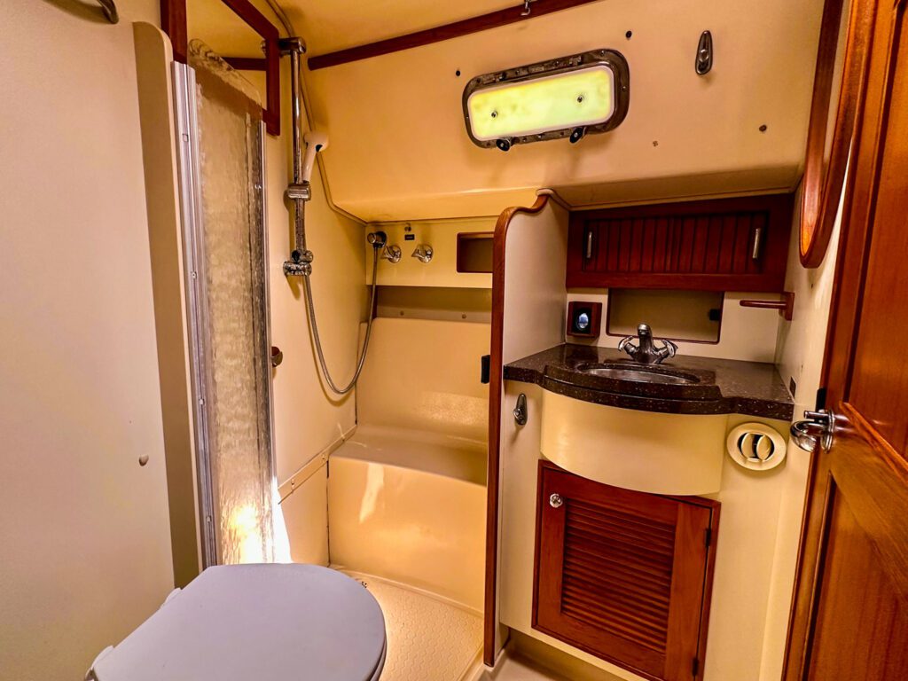 2005 Island Packet 370 - galley