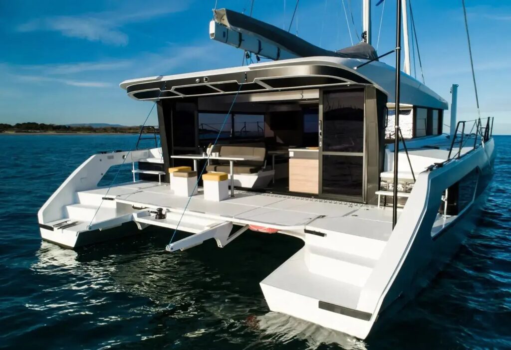 Windelo 54 aft deck opening into the saloon